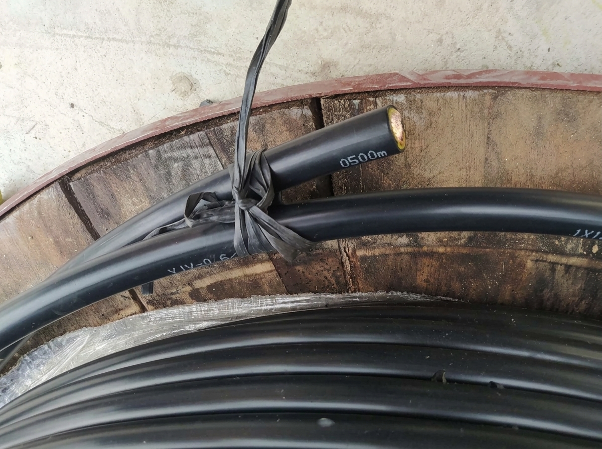 Xe cẩu 15 tấn bốc dỡ máy móc công nghiệp nặng